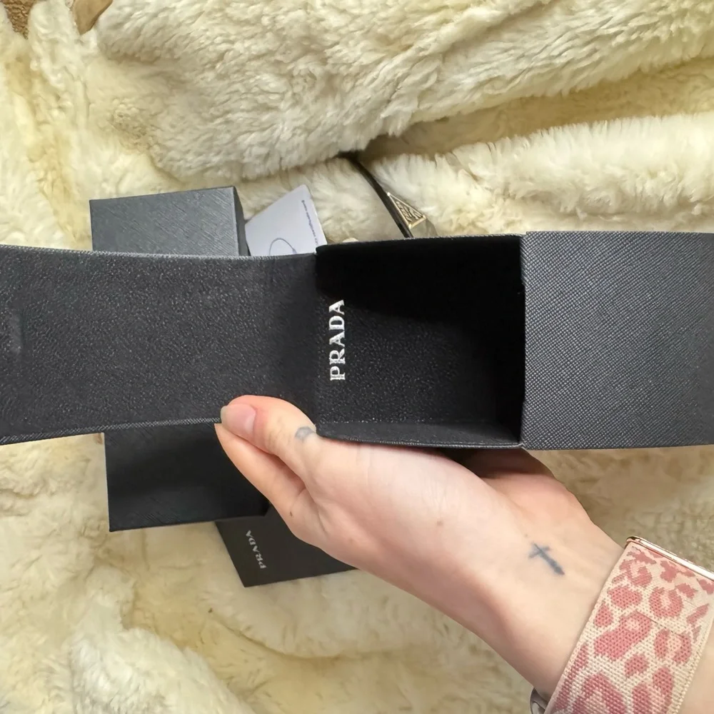 Prada Elegant Black Sunglasses - Picture 3 of 4